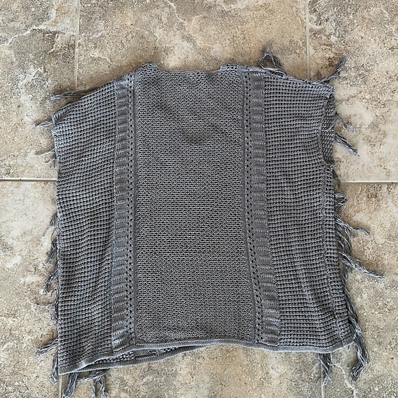 4/$20 LEO & SAGE Fringe Sleeveless Poncho in Slate Grey size small 100% Cotton - Picture 6 of 7